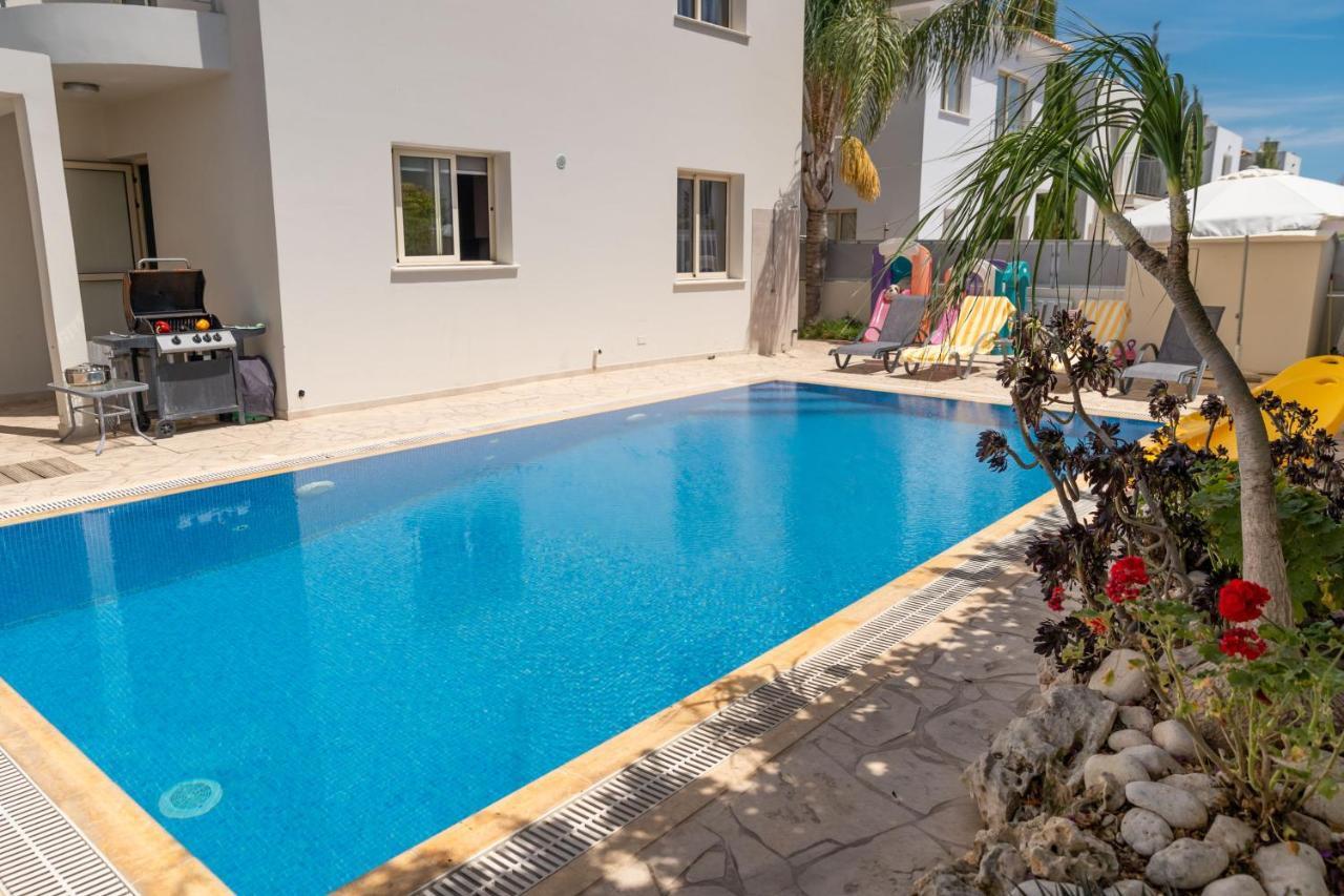 Palm Villa Ekaterina 4 Bdrm Paralimni Zewnętrze zdjęcie