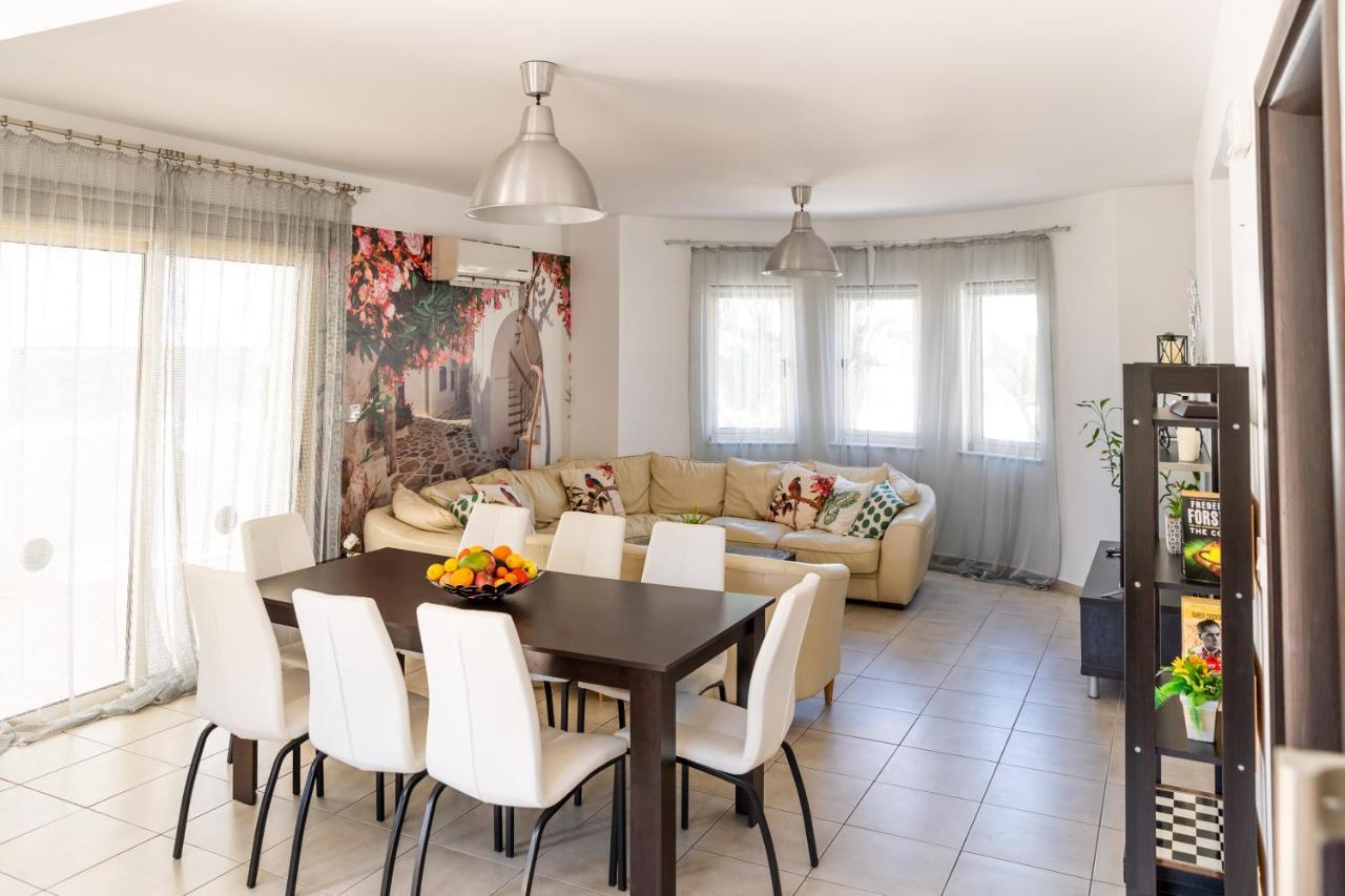 Palm Villa Ekaterina 4 Bdrm Paralimni Zewnętrze zdjęcie