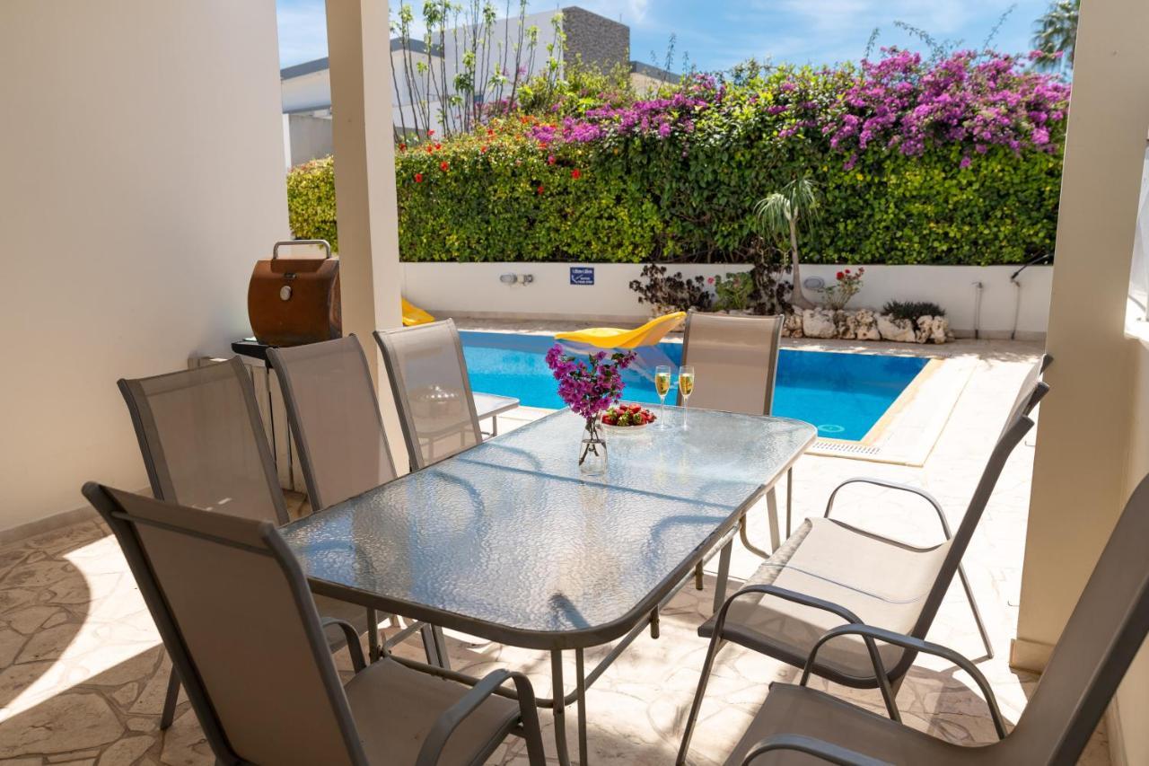 Palm Villa Ekaterina 4 Bdrm Paralimni Zewnętrze zdjęcie